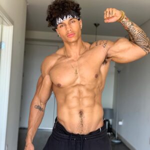 Adrian Conrad Instagram - “HUSTLE AND MOTIVATE”🇬🇳🇬🇳 #aesthetic #aesthetics #abs #bodybuilding #bodybuilder #cardio #drive #fit #fitness #fitfam #fitspo #gym #gains #goals #gymtime #gymmotivation #hardwork #motivation #workout