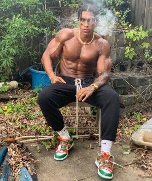 Adrian Conrad Instagram - “Cold game but I knew it was chess”🇬🇳🇬🇳 #aesthetic #aesthetics #abs #bodybuilding #bodybuilder #cardio #drive #fit #fitness #fitfam #fitspo #gym #gains #goals #gymtime #motivation #workout
