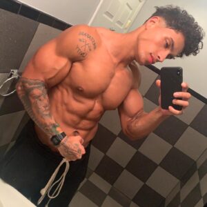 Adrian Conrad Instagram - “Double up..3,4 Times”🇬🇳🏁 #aesthetic #aesthetics #abs #bodybuilding #bodybuilding #cardio #drive #fit #fitness #fitfam #fitspo #gym #gains #goals #gymtime #gymmotivation #hardwork #motivation #workout