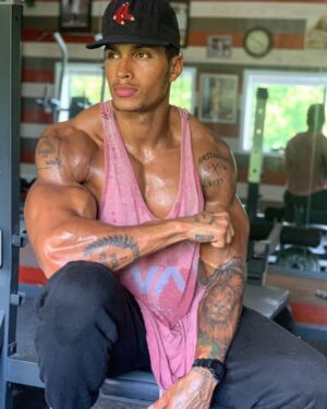 Adrian Conrad Instagram - “Ambition is fueled by Possibility”🇬🇳🇬🇳 

#aesthetic #aesthetics #abs #bodybuilding #bodybuilder #cardio #drive #fit #fitness #fitfam #fitspo #gym #gains #goals #gymmotivation #hardwork #motivation #workout