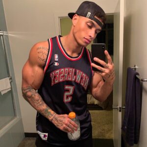 Adrian Conrad Instagram - “Far from a Harvard student, just had the heart to do it”🇬🇳 #aesthetic #aesthetics #abs #bodybuilding #bodybuilder #cardio #drive #fit #fitness #fitfam #fitspo #gym #gains #goals #gymmotivation #gymtime #hardwork #motivation #workout