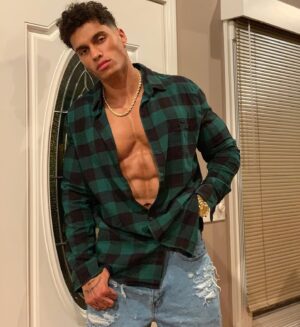 Adrian Conrad Instagram - BLESSED ARE THE MEEK🇬🇳🇬🇳 #aesthetic #aesthetics #abs #bodybuilding #bodybuilder #cardio #drive #fit #fitness #fitfam #gym #gains #goals #motivation #workout