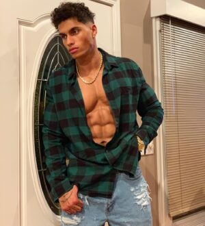 Adrian Conrad Instagram - BLESSED ARE THE MEEK🇬🇳🇬🇳 #aesthetic #aesthetics #abs #bodybuilding #bodybuilder #cardio #drive #fit #fitness #fitfam #gym #gains #goals #motivation #workout