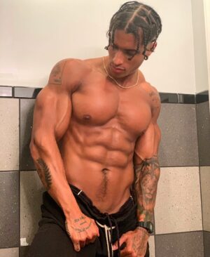 Adrian Conrad Instagram - No barber..No problem🇬🇳🇬🇳 #aesthetic #aesthetics #abs #bodybuilding #bodybuilder #cardio #drive #fit #fitness #fitfam #fitspo #gym #gains #goals #gymtime #gymmotivation #hardwork #motivation #workout
