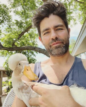 Adrian Grenier Instagram - …what’s good for the goose, is good for the gander. #hairstyles #duckthough #earthspeed