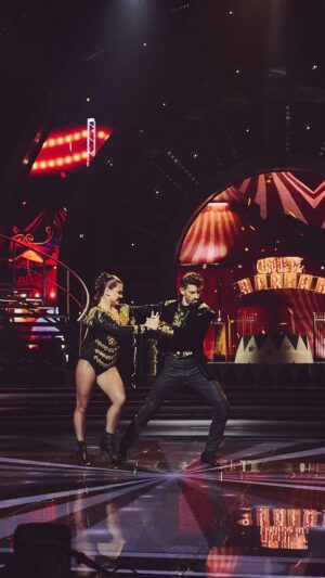 Adrián Lastra Instagram - Aquí está la rutina de la final que me llevo a ganar  @miraquienbaila que tanto me habéis pedido!!!
Espero que lo disfrutéis!!
Os quiero decir que la persona con al que bailo es @oksanaplatero una de las mejores bailarinas que he conocido en mi vida, la persona que me daba confianza, me daba mucho apoyo y hacía que cada minuto aprendiese! Gracias de verdad por ser tan increíble! Y las gracias a @jonplaterodude por montar esta coreo que fue una delicia!! 
Gracias a todo el elenco de bailarin@s por qué gracias a vosotros @miraquienbaila es lo que es, uno de los mejores programas del mundo!!
Nos veremos muy pronto!! 
Y mientras tanto sigamos bailando la vida!!!!

Por cierto…. Nos hacemos otro baile?👀