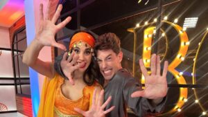 Adrián Lastra Instagram - Pues OLEEEEE!!!! Anoche conseguimos algo que realmente me hace muy feliz, HACER HISTORIA siendo la primera pareja en conseguir el pleno de DIECES en @bailandoest !!
Es un honor poder compartir este momento con la que se merece y es dueña de estos 50 puntos @saragarcia.dance !!

Gracias al programa por dejarme estar una semana más aprendiendo nuevos retos a los que nunca me había enfrentado !
Gracias totales a mi acompañante de vida @clarachain por apoyarme cada día de mi vida!

Que sigamos bailando la vida! ❤️