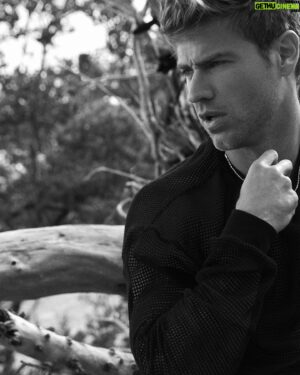 Adrián Pedraja Instagram - Carrusel fotos Blanco y Negro . Distintas épocas . Distintos looks ⚪️⚫️