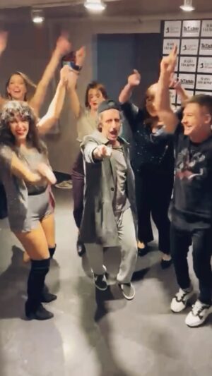 Adrián Suar Instagram - ¡Comenzamos una gira increíble en Argentina y Uruguay. Todas las fechas disponibles 👇

ROSARIO. Viernes 2 y sábado 3 de junio. 
MENDOZA. Viernes 9 y sábado 10 de junio. 
PUNTA DEL ESTE en vacaciones de invierno. 23, 24 y 30 de junio. 1, 7, 8, 14, 15, 21, 22, 28 y 29 de julio. 

#Inmaduros #Imperdibles #Imparables @inmadurosteatro