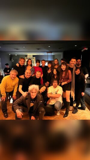 Adrián Suar Instagram - No despedimos de #Inmaduros !

Gracias a todos los que nos acompañaron en cada función.

Simplemente GRACIAS!!!❤️
HASTA SIEMPRE 😉

#Inmaduros #Imparables #TeatroArgentino

#DiegoPeretti @dayubm @patriciaechegoyenoficial @jessabouchain @pandolficarlaok @fermetilli @ariadnaasturzzi
@nacholaviaguerre @pablocodevilla @juanovera23 @danicuparo
@vanebafaro @edgardoarieljr @elnacionalsancorseguros @inmadurosteatro