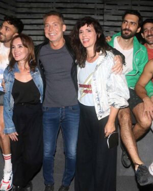 Adrián Suar Instagram - Pura sangre, puro talento. 

Impecable todo el elenco. Gran dirección de @aruzzireal y @carlitoscasella. Una obra que jerarquiza el teatro. 👏🏼👏🏼💕

Pero lo mas importante Gri: la gracia está intacta 😉 @griseldasiciliani @multiteatro