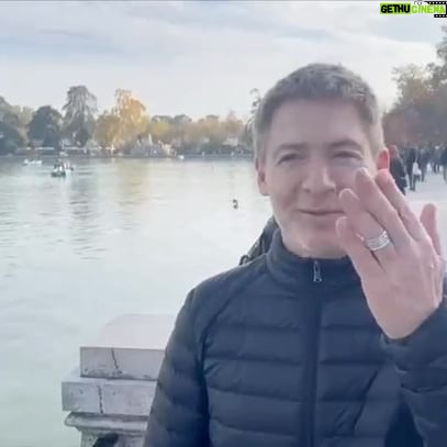 Adrián Suar - 6.1K Likes - Fin de rodaje “No puedo vivir sin ti” 🎬
Gracias @santirequejo @pazvegaofficial y todo el equipo por esta experiencia increíble.
¿Terminamos o ya no me aguantan? 🤣 Los quiero!
@escudero.tono @carlos.sanzrodriguez @juanlovece