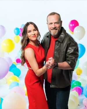 Adriana Mašková Instagram - Filip Blažek protančí taneční boty po boku Adriany Maškové. 🎈
Na jaký tanec v jejich podání se těšíte nejvíce? 💃

#stardancexiii #stardancecz #ceskatelevize