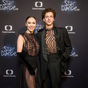 Adriana Mašková Instagram - Ať ta #36 stojí za to, můj králi! 🤴🏽🤍 @jancina_cz 

📸: @mikulas_krepelka 
®️: @ceskatelevize
👗: @ontheboat__