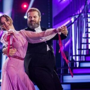 Adriana Mašková Instagram - •ŽÁDNÝ SENTIMENT•

Naopak. Valčík nás s mou nejmilovanějsi @adrianamaskova strašně bavil. Adri vytvořila překrásnou choreografii a svým empatický přístupem zajistila to, že jsem se do tohoto tance zamiloval. Opravdu. 

A atmosféra? Být ve stém díle @stardancecz se všemi legendami, které kdysi stály na úplně stejném parketu byl zážitek, který ve mně bude rezonovat do konce života. Když se totiž spojí tak obrovské množství energie všech těch krásných lidí, tak to ani nemůže dopadnout jinak, myslím. 🥹

@davidprachar59 a @zuzistastna nám budou moc chybět, o tom žádná 😭 A Marek Eben dostal ode mě nabídku na HPP. O jejím průběhu Vás přirozeně budeme informovat…✔️

Koukali jste? 🤷🏽‍♂️ Děkujeme Vám za každý jeden hlas. Jste v tom s námi a máte nás na svědomí!!! 🥰

PS.: 📸 @mikulas_krepelka děkujeme za nádherné fotky!

©️ @ceskatelevize