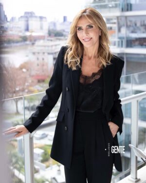 Adriana Salonia Instagram - Gracias ♥️ @revistagenteok 
@juancho126 @ferrinijuliana @leandromazzaok 
@chrisbeliera @sofiperezysantia 
@mauriciocamilomaquillador