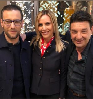 Adriana Salonia Instagram - Los personajes también vienen a enseñarnos. Mariana piensa distinto a mí, pero al ponerle el cuerpo las dos aprendemos juntas.
Gracias a todos por los hermosos mensajes que me escriben sobre esta historia tan entrañable que escribieron @korovs @romi.moretto @juanciuffo75 @micaelalibson 
#elprimerodenosotros 
@telefe 
@paramountplusla 
@vis_global 
@darioturo @guillermo.pendino 
@primerodenosotrosok
