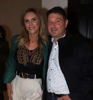Adriana Salonia Instagram - Anoche celebrando el éxito de “El primero de nosotros” . Se vienen los Últimos capítulos! 
Gracias!!! Soy muy feliz de ser parte de este maravilloso equipo!!!♥️
A todos mis compañeros @memefunes @soy_desantodd @paola_krum @benjaminvicuna.ok  @aruzzireal  @castrolucianook @fede.pezet @elpurre @nico__riera @sebaprestaok 
A los autores @korovs @romi.moretto @micaelalibson @juanciuffo75 
Directores @pablo.ambrosini Y Pablo Sánchez
Showrunner @jorgebecharanet 
@primerodenosotrosok 
@darioturo @guillermo.pendino 
@telefe 
@vis_global 
@paramountplusla