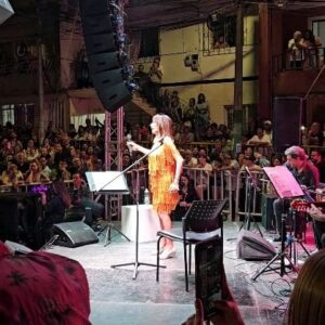 Adriana Varela Instagram - Recién llegados!!! GRACIAS por tanto afecto!!!! Colombia, Medellín, Festival de Tango!