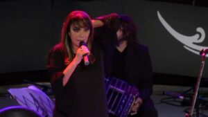 Adriana Varela Instagram - "Toda mi vida" en vivo.
Cómo se extraña el vivo