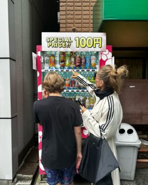 Adriane Galisteu Instagram - Primeiro dia nesse lugar que superou todas as minhas expectativas, amando cada detalhe! Simplesmente apaixonada 🇯🇵 #japan #familia #feriasnojapao #tokyo