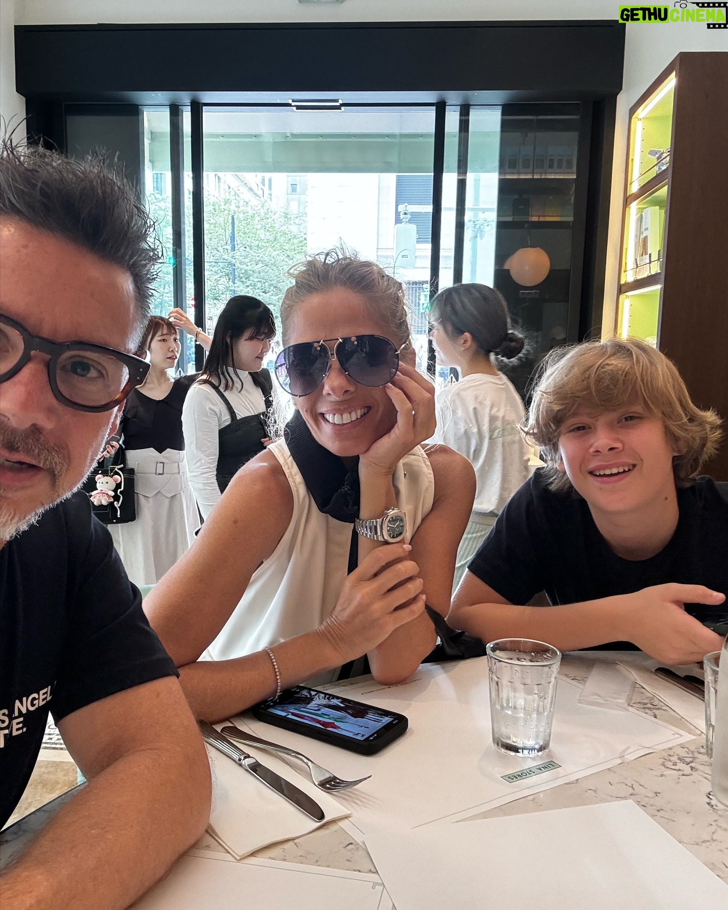 Adriane Galisteu - 108.8K Likes - Primeiro dia nesse lugar que superou todas as minhas expectativas, amando cada detalhe! Simplesmente apaixonada 🇯🇵 #japan #familia #feriasnojapao #tokyo