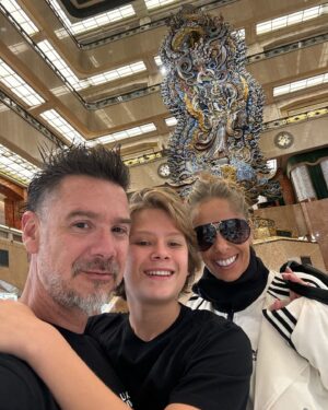 Adriane Galisteu Instagram - Primeiro dia nesse lugar que superou todas as minhas expectativas, amando cada detalhe! Simplesmente apaixonada 🇯🇵 #japan #familia #feriasnojapao #tokyo