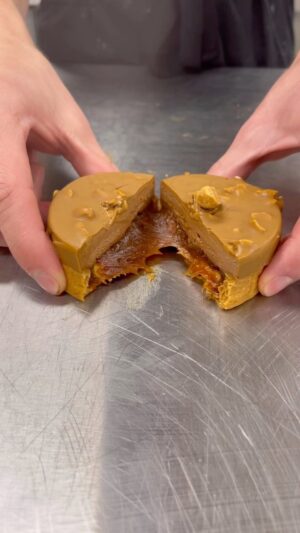 Adriano Zumbo Instagram - How we finish our extremely popular Chocolate, Macadamia & Salted Caramel Tart 🥹😱
Buttery tart shell
Salted caramel
Roasted macadamias
Chocolate caramel mousse
Macadamia rocher
Golden macadamia
@_hwhiting
❤️❤️❤️
#zumbo #zumbotest #tart #sunshinecoast #noosa #foodie #noosaville #love #chocolate caramel