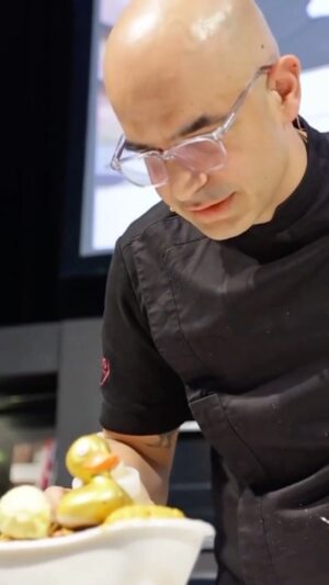 Adriano Zumbo Instagram - Absolutely loved being a part of the @cakebakesweets Demonstrating the golden duck from Zumbos Just Desserts! Who remembers this challenging dessert? 🦆
#zumbo #cakebakesweet #love #justdesserts