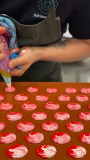 Adriano Zumbo Instagram - Sneak preview of Candy Cane Zumbaron’s coming for Christmas week ❤️🤍❤️🤍
#zumbo #zumbotest #zumbochristmas #christmas #candycane #love #festive #noosaville #noosa