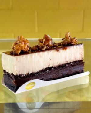 Adriano Zumbo Instagram - Come say hello 👋🏽 and grab yourself our new Pop n Choc Slice!
Chocolate brownie
Chocolate caramel
Chocolate crunch
Popcorn mousse
Caramel popcorn
🍿🍫🍿🍫🍿
*only available in store
2/32 Rene Street, Noosaville
#zumbotest #zumbo #new #popcorn #chocolate #sunshinecoast #noosa #noosaville