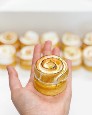 Adriano Zumbo Instagram - This is the petite lemon meringue tart that can be purchased from our catering tab on our website. Here is the tart on Nelly’s hand so you can roughly see the size. It’s petite but still a decent serve. Order yours now at www.zumbotest.com
#zumbo #zumbotest #catering #noosacatering #dessert #noosaville #sunshinecoast