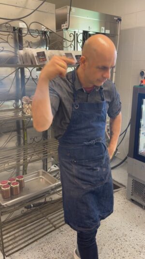 Adriano Zumbo Instagram - When the music is in your head 🙃
Ok I’ll get back in the kitchen and stick to my day job 🤭
#zumbo #zumbotest #dance #love #happy #noosaville #dessert #treat