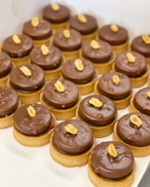 Adriano Zumbo Instagram - INTRODUCING….
✨Zumbo Catering✨

Heavenly bite (or 2) sized tarts, profiteroles, donuts and quiches for any fun events and occasions.
Our mini offerings are approx half the size of our regular treats and perfect for a dessert table or platter.

To order, head to www.zumbotest.com and under ‘Menu’ hit ‘Zumbo Catering’
#zumbo #zumbotest #catering #tart #quiche #donut #choux #sunshine #sunshinecoast #noosaville #noosa