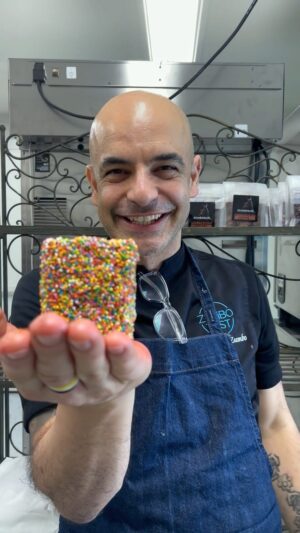 Adriano Zumbo Instagram - 🚨WEEKEND SPECIAL 🚨
Choc Freckle Lammoz!
Like a lamington…. But way more extra 🌈
Only available in store, pop in anytime this weekend to try one and say hi!!
#zumbo #zumbotest #freckles #lamington #love #extra
@thesweetassassin