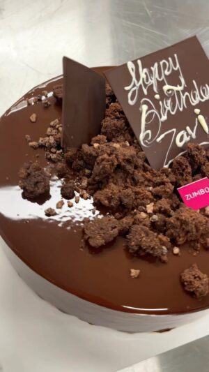 Adriano Zumbo Instagram - When you crave chocolate you make a cake called ‘chocoholic’ - flourless chocolate cake, chocolate caramel, chocolate crunch and chocolate mousse
🍫🍫🍫🍫
#zumbo #zumbotest #choc #chocoholic #craving
@thesweetassassin