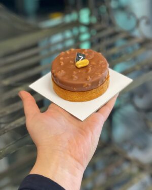 Adriano Zumbo Instagram - 👉🏼👉🏼👉🏼 which one are you coming in for today?!
- chocolate raspberry sacher
- peanut, caramel & choc tart
- passionfruit tart
- double choc lamington
- raspberry & mascarpone tart

#zumbotest #zumbo #cake #choose #choc #fruit #love #sweet #cakelife