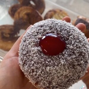 Adriano Zumbo Instagram - Sugar highhhhhh 😝
#zumbo #zumbotest #love