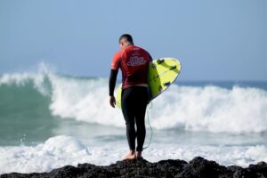 Adriano de Souza Instagram - Hoje o dia foi todo pra mim 🥰 peguei a melhor onda do campeonato no dia de hoje.
J Bay você é especial 🇿🇦❤️
📸 @redbullbr @redbullsurfing @craigkolesky