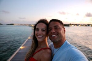 Adriano de Souza Instagram - Parabéns meu ♥️💐💝🌻 feliz aniversário, o seu dia seja iluminado, muita saúde, paz, muito amor na tua vida,e quando você menos espera o universo se organiza de tal forma e faz com que tudo de certo, você entrou na minha vida e me iluminou com a tua luz 🧡🎁🎂🎉🎈te amuuuuuu💞
