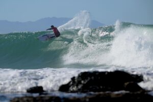 Adriano de Souza Instagram - Hoje o dia foi todo pra mim 🥰 peguei a melhor onda do campeonato no dia de hoje.
J Bay você é especial 🇿🇦❤️
📸 @redbullbr @redbullsurfing @craigkolesky