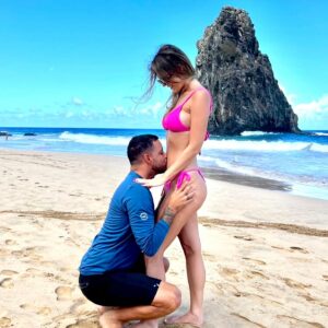 Adriano de Souza Instagram - It’s a BOY 🥳🎉👩🏻‍❤️‍👨🏻💙
Que felicidade, meu sonho sempre foi ter uma família!
Você @giovannamburigo chegou na minha vida com esse mesmo propósito e agora iremos cuidar juntos do nosso filho💙
Começando o ano 2024 com a melhor noticia que poderia acontecer 🤰🏻👨‍👩‍👦👶🏼💙 #12weeks #criciumaboy #novocarvoeiro