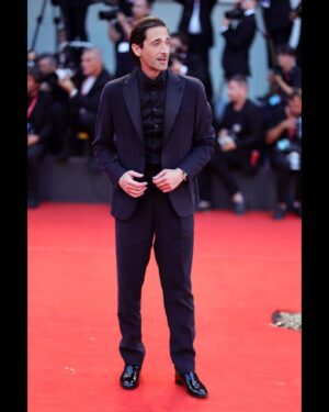 Adrien Brody Instagram - Thank you Venice, for all the love ♥️ and congratulations to Andrew Dominik and Ana for your masterful work on #BLONDE👏👏👏 @ana_d_armas @netflix #venicefilmfestival @giorgioarmani @chopard