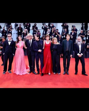 Adrien Brody Instagram - Thank you Venice, for all the love ♥️ and congratulations to Andrew Dominik and Ana for your masterful work on #BLONDE👏👏👏 @ana_d_armas @netflix #venicefilmfestival @giorgioarmani @chopard