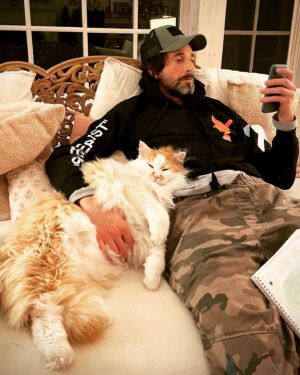 Adrien Brody Instagram - ✨ HAPPY NEW YEAR 🐈