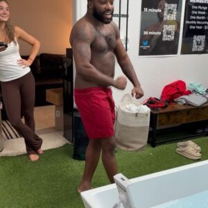 Adrien Broner Instagram - Yall probably wondering why I keep posting pics of my body and it’s because I know where I came back from I went from drinking everyday down and out and once everybody turned they back on me it only put me more into depression and on a drinking binge then I got a call from my baby bro @gervontaa and he told me to come do camp with him and I’ve been on track ever since and he’s been pushing me everyday so with that being said I just wanna thank you TANK as a man and #RealNigga let’s get what a mf deserve out this boxing shit and laugh together on a island at the end!!!! #Brothas4L