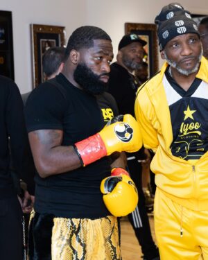 Adrien Broner Instagram - God sent me a message and I see he isn’t done with me I’ve been doing things the wrong way and tarnishing all the blessings and chances he has been giving me I’ve made my mind up and I’m taking full advantage of this opportunity he is giving me today I see everything more clear and I have a better understanding with myself “The Problem” will be back soon!!!!!!!!! #AboutBillions🆎