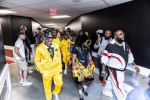 Adrien Broner Instagram - The same way we Win together is the same way we have to Lose together. We took it further than the neighborhood and city we come from. We a be back @adrienbroner ⏳