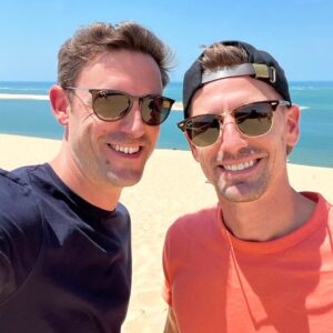Adrien Silva Instagram - Tinha 8 anos quando deixei a França, mas nunca me esqueci destes lugares onde vivi parte da minha infância e que fazem parte da minha história. Foram três dias dedicados à família e a reviver momentos únicos do meu passado ❤️ 

#SilvaFamily #memories