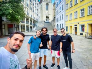 Adrien Silva Instagram - Touristing in Vienna with my teammates 😎

Welcome @pizzi21! 👏💪

#AdrienSilva #WHDFC #preseason